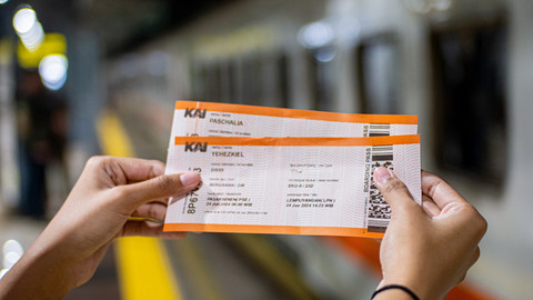 Ilustrasi traveling naik kereta. Foto: Shutterstock