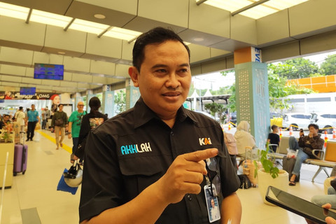 Manajer Humas Daop I Jakarta PT KAI Ixfan Hendriwintoko saat ditemui di Stasiun Pasar Senen, Jakarta, Minggu (23/3/2025). Foto: Luthfi Humam/kumparan