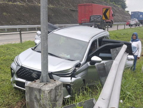 Kecelakaan mobil terjadi di Kilometer 182.700 (B) Tol Cipali, diduga akibat supir mengantuk. (23/3/2025). Foto: Dok. Istimewa