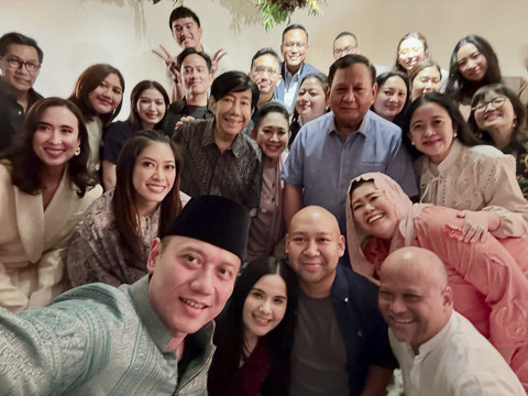 Momen anak-anak Presiden RI berkumpul bersama Presiden Prabowo Subianto. Foto: Instagram/ @annisayudhoyono