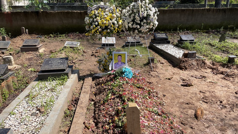 Makam Bripda Ghalib, korban penembakan sabung ayam Way Kanan, di TPU Way Kandis, Bandar Lampung.  Foto: kumparan
