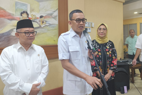 Menteri P2MI Abdul Kadir Karding memberikan keterangan pers di di Gedung A Kemendikbudristek, Jakarta Pusat, Senin (24/3/2025). Foto: Alya Zahra/kumparan 