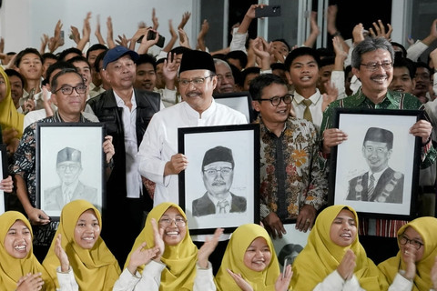 Menteri Sosial Saifullah Yusuf mengunjungi SMA Unggulan CT Arsa Foundation Sukoharjo, Minggu (23/3/2025). Foto: Kemensos RI