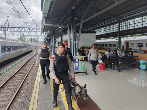 Polri mengerahkan anjing K-9 hingga pasukan berkuda untuk mengamankan tempat wisata hingga objek vital selama libur Lebaran 2025. Dok Polri   Foto: Dok. Polri