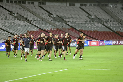 Sesi latihan Timnas Indonesia menjelang pertandingan melawan Timnas Bahrain di Stadion Utama Gelora Bung Karno, Jakarta, Senin (24/3/2025). Foto: Jamal Ramadhan/kumparan