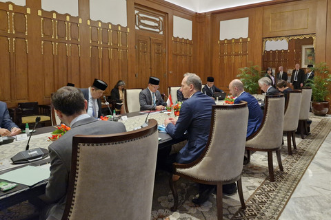 Menteri Luar Negeri Indonesia Sugiono menggelar pertemuan bilateral dengan Menteri Luar Negeri Prancis Jean-Noel Barrot di Gedung Pancasila, Kemlu, Jakarta, Rabu (26/3/2025). Foto: Nadia Riso/kumparan