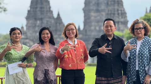 Dirut InJourney, Maya Watono; Wamenekraf Irene Umar; dan Dirut InJourney Destination Management, Febriana Intan, hadir dalam press conference . Foto: Arif UT/Pandangan Jogja