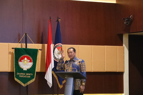 Wakil Ketua KPK Fitroh Rohcahyanto mmberikan sambutan saat penyerahan empat aset barang rampasan negara senilai Rp 3,7 miliar kepada LPSK di Auditorium Kantor LPSK, Jakarta, Selasa (25/3/2025). Foto: KPK