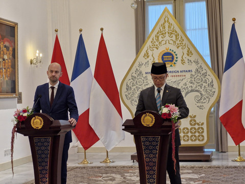 Menteri Luar Negeri Sugiono dan Menteri Luar Negeri Prancis Jean-Noel Barrot melakukan joint press statement di Gedung Pancasila, Kemlu, Rabu (26/3). Foto: Nadia Riso/kumparan