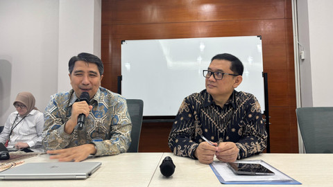 Kepala Departemen Kebijakan Makroprudensial Bank Indonesia Solikin M. Juhro dan Direktur Eksekutif Departemen Komunikasi Bank Indonesia Ramdan Denny Prakoso dalam Taklimat Media, Rabu (26/3/2025). Foto: Ave Airiza/kumparan