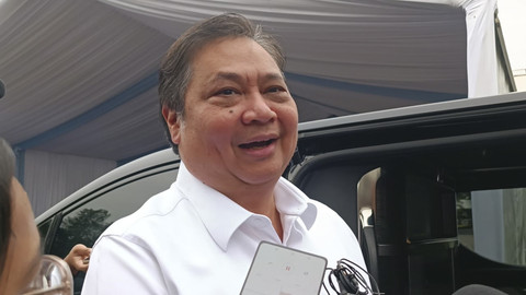 Menko Perekonomian Airlangga Hartarto usai bertemu Presiden Prabowo Subianto di Istana Negara, Jakarta Pusat, Rabu (26/3/2025). Foto: Zamachsyari/kumparan