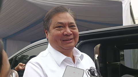 Menko Perekonomian Airlangga Hartarto usai bertemu Presiden Prabowo Subianto di Istana Negara, Jakarta Pusat, Rabu (26/3/2025). Foto: Zamachsyari/kumparan
