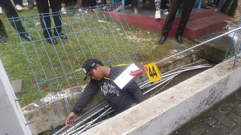 Proses pra rekonstruksi polisi untuk kasus kematian mahasiswa UKI di Universitas Katolik Indonesia, Cawang, Jakarta Timur, Rabu (26/3/2025).  Foto: Thomas Bosco/kumparan