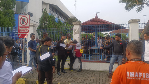 Proses pra rekonstruksi polisi untuk kasus kematian mahasiswa UKI di Universitas Katolik Indonesia, Cawang, Jakarta Timur, Rabu (26/3/2025).  Foto: Thomas Bosco/kumparan