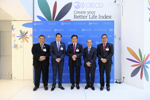 Menteri Koordinator Hukum, HAM, Imigrasi, dan Pemasyarakatan, Yusril Ihza Mahendra menghadiri Forum Global Anti-Korupsi (OECD) yang diselenggarakan di Paris, Prancis. Foto: Dok. Kemenkumham Imipas