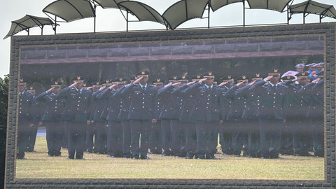 Upacara pelantikan 805 Perwira Karier dan Perwira Sukarela Dinas Pendek (PSDP) Tenaga Pertanian di Stadion Tridek Mabes TNI, Cilangkap, Jakarta Timur, Kamis (27/3/2025). Foto: Abid Raihan/kumparan