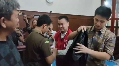 Terdakwa Ivan Sugiamto menjalani persidangan di Pengadilan Negeri (PN) Surabaya, Kamis (27/3/2025). Foto: Farusma Okta Verdian/kumparan