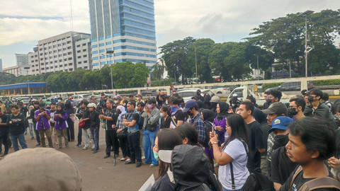 Suasana demo tolak RUU TNI di depan gedung DPR RI, Jakarta, Kamis (27/3/2025).   Foto: Rachmadi Rasyad/kumparan