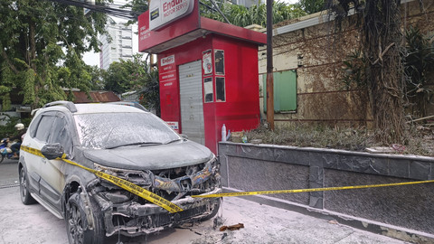 Tangki penyimpanan Bahan Bakar Minyak (BBM) di SPBU 54.601.79 Kayoon, Surabaya, dan mobil BR-V bernopol L 1757 YI terbakar pada Kamis (27/3/2025). Foto: Farusma Okta Verdian/kumparan