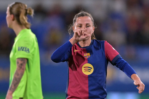 Barcelona sukses menang telak 6-1 atas VfL Wolfsburg pada leg 2 perempat final Liga Champions Wanita, Jumat (28/3). Foto: AFP/Manaure QUINTERO