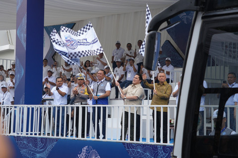 Menteri BUMN Erick Thohir (kedua dari kanan), Menteri Perhubungan Dudy Purwagandhi (kanan), dan para Direksi BUMN saat flag off pelepasan pemudik di GBK Senayan, Jakarta, Kamis (27/3/2025). Foto: Dok. Bukit Asam