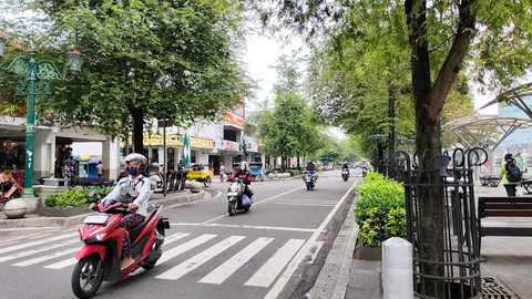 Jalan Malioboro, Kota Yogyakarta, salah satu destinasi favorit wisatawan Foto: Arfiansyah Panji/kumparan