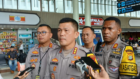 Personel gegana atau jibom dikerahkan untuk pengamanan puncak arus mudik Lebaran 2025 di Bandara Soekarno-Hatta, Banten, Jumat (28/3/2025). Foto: kumparan