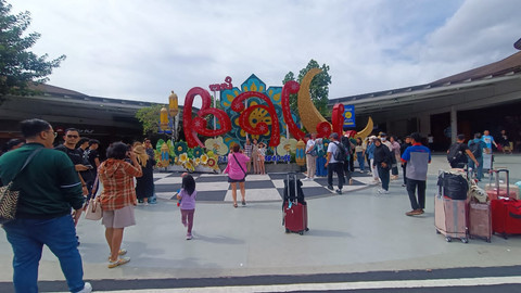 Suasana H-1 Hari Raya Nyepi da H-3 Lebaran 2025 di Bandara Internasional I Gusti Ngurah Rai, Jumat (28/3/2025).   Foto: Denita BR Matondang/kumparan