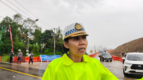 Kasubdit Kamsel Ditlantas Polda DIY, AKBP Widya Mustikaningrum di exit tol fungsional Tamanmartani, Sleman, Jumat (28/3). Foto: Arfiansyah Panji/kumparan