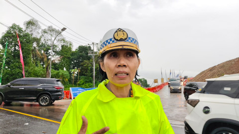 Kasubdit Kamsel Ditlantas Polda DIY, AKBP Widya Mustikaningrum di exit tol fungsional Tamanmartani, Sleman, Jumat (28/3). Foto: Arfiansyah Panji/kumparan