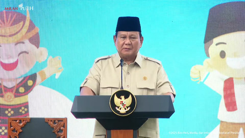 Presiden Prabowo Subianto mensahkan Peraturan Pemerintah (PP) Tentang Sistem Elektronik dalam Perlindungan Anak di Halaman Istana Kepresidenan, Jakarta, Jumat (28/3/2025). Foto: Youtube/Sekretariat Presiden