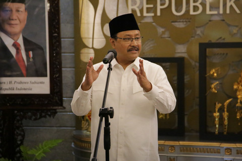 Mensos Gus Ipul saat memimpin rapat pimpinan pembahasan Sekolah Rakyat secara daring pada Jumat (28/3/2025) sore. Foto: Dok. Istimewa
