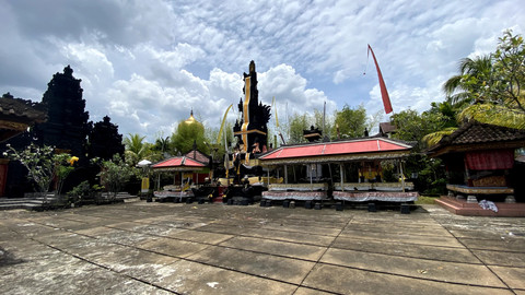 Suasana Perayaan Hari Suci Nyepi di Pura Giripati Mulawarman pada siang hari, Sabtu, 29 Maret 2025. Foto: Alycia Tracy Nabila/Hi!Pontianak