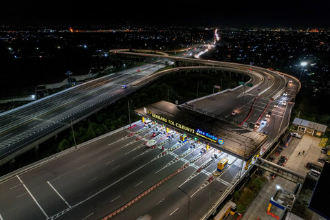 Foto udara Simpang Susun Cileunyi Jalan Tol Cileunyi-Sumedang-Dawuan di Kabupaten Bandung, Jawa Barat, Sabtu (29/3/2025). Foto: Raisan Al Farisi/ANTARA FOTO