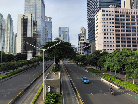 Suasana Jalan Jenderal Sudirman hingga M.H Thamrin terpantau lengang pada H-1 Lebaran, Minggu (30/3).  Foto: Alya Zahra/kumparan 