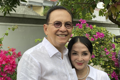 Aktor Senior Roy Marten dan Istrinya, Anna Maria, ditemui di Kawasan Cipinang Melayu, Jakarta Timur. Foto: Istimewa