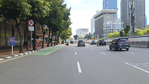 Suasana di Jalan MH. Thamrin, Jakarta Selatan, Minggu (30/3/2025).  Foto: Zamachsyari/kumparan