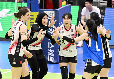 Megawati Hangestri Pertiwi saat membela Red Sparks lawan Hillstate dalam playoff Liga Voli Korsel di Suwon Gymnasium, Sabtu (29/3). Foto: kovo.co.kr
