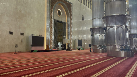 Suasana satu hari menjelang pelaksaan Salat Idul Fitri di Masjid Istiqlal, Jakarta, Minggu (30/3/2025). Foto: Alya Zahra/kumparan 