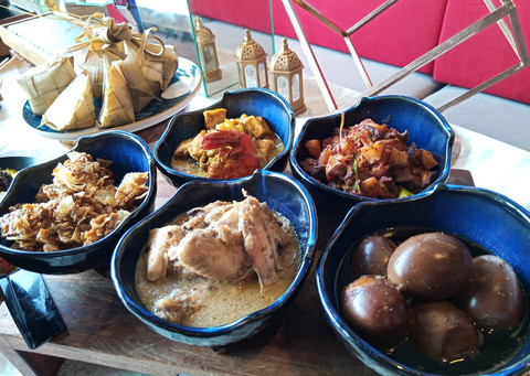 Ketupat sayur atau lontong sayur lebaran. Foto: Masruroh/Basra