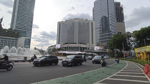 Suasana Jl. MH Thamrin, Jakarta Selatan, Minggu (30/3/2025). Foto: Zamachsyari/kumparan