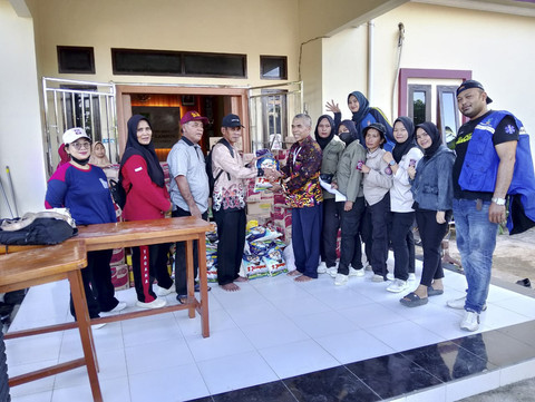 Kemensos memberikan bantuan untuk korban banjir di Kabupaten Berau, Kalimantan Timur. Foto: Dok. Istimewa