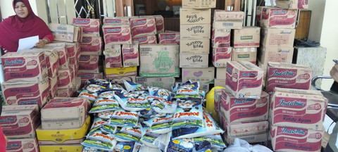 Kemensos memberikan bantuan untuk korban banjir di Kabupaten Berau, Kalimantan Timur. Foto: Dok. Istimewa