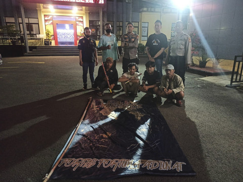 Polisi bubarkan konvoi pemuda di sepanjang jalan arteri dan jalan perintis kemerdekaan Kelapa Gading Jakarta Utara.  Foto: Dok. Polsek Kelapa Gading