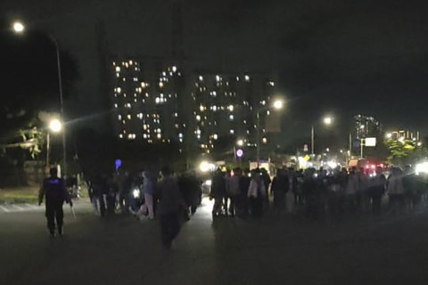 Polisi bubarkan konvoi pemuda di sepanjang jalan arteri dan jalan perintis kemerdekaan Kelapa Gading Jakarta Utara. Foto: Dok. Polsek Kelapa Gading