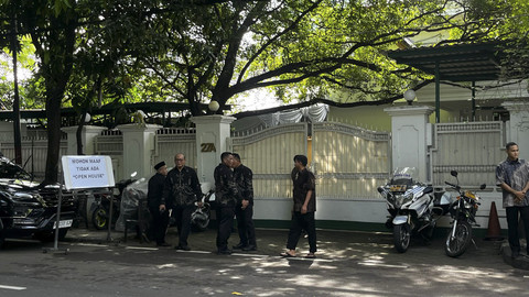 Suasana Hari Raya Idul Fitri di depan kediaman Presiden Indonesia ke-5 Megawati Soekarno Putri di Jalan Teuku Umar, Menteng, Jakarta Pusat, Senin (31/3/2025). Foto: Rayyan Farhansyah/kumparan