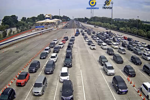 Suasana Gerbang Tol Cikampek Utama, Senin (31/3/2025). Foto: Dok. CCTV Jasa Marga