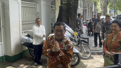 Gubernur DKI Jakarta Pramono Anung tiba di Kediaman Megawati, Jakarta, Senin (31/3/2025). Foto: Rayyan Farhansyah/kumparan