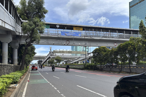 Situasi lalu lintas di Gatot Soebroto, Jakarta Selatan, Senin (31/3/2025).  Foto: Abid Raihan/kumparan