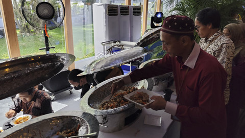 Sejumlah makanan yang dihidangkan untuk masyarakat saat acara open house di Istana Kepresidenan, Jakarta, Senin (31/3/2025).  Foto: Luthfi Humam/kumparan